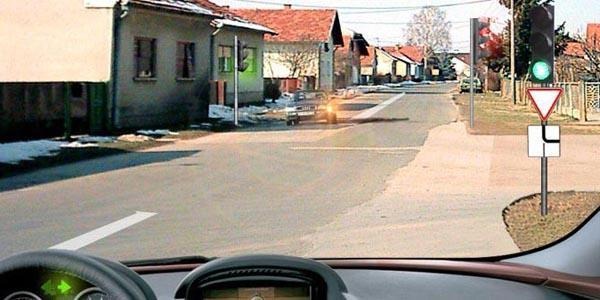 Если Вы намерены выполнить поворот направо, обязаны ли Вы уступить дорогу легковому автомобилю?