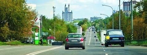 Водитель, двигающийся без перестроения, уступить дорогу водителю, перестраивающемуся с правой стороны: