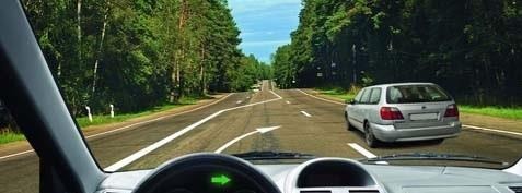 Перестраиваясь в соседнюю полосу в данной ситуации