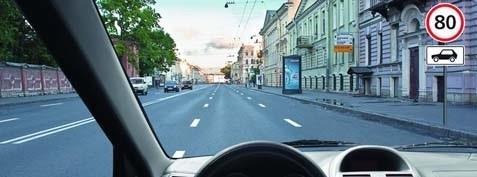 После этого знака для водителя грузового автомобиля с разрешенной максимальной массой не более 3.5 тонн установлена максимальная скорость движения: