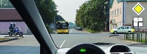 При выполнении поворота налево Вы обязаны уступить дорогу: