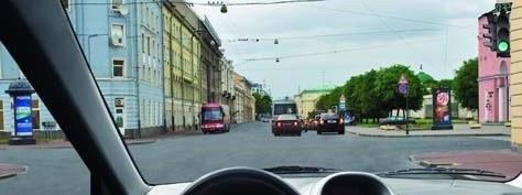 После включения разрешающего сигнала светофора мы можем въехать на перекресток: